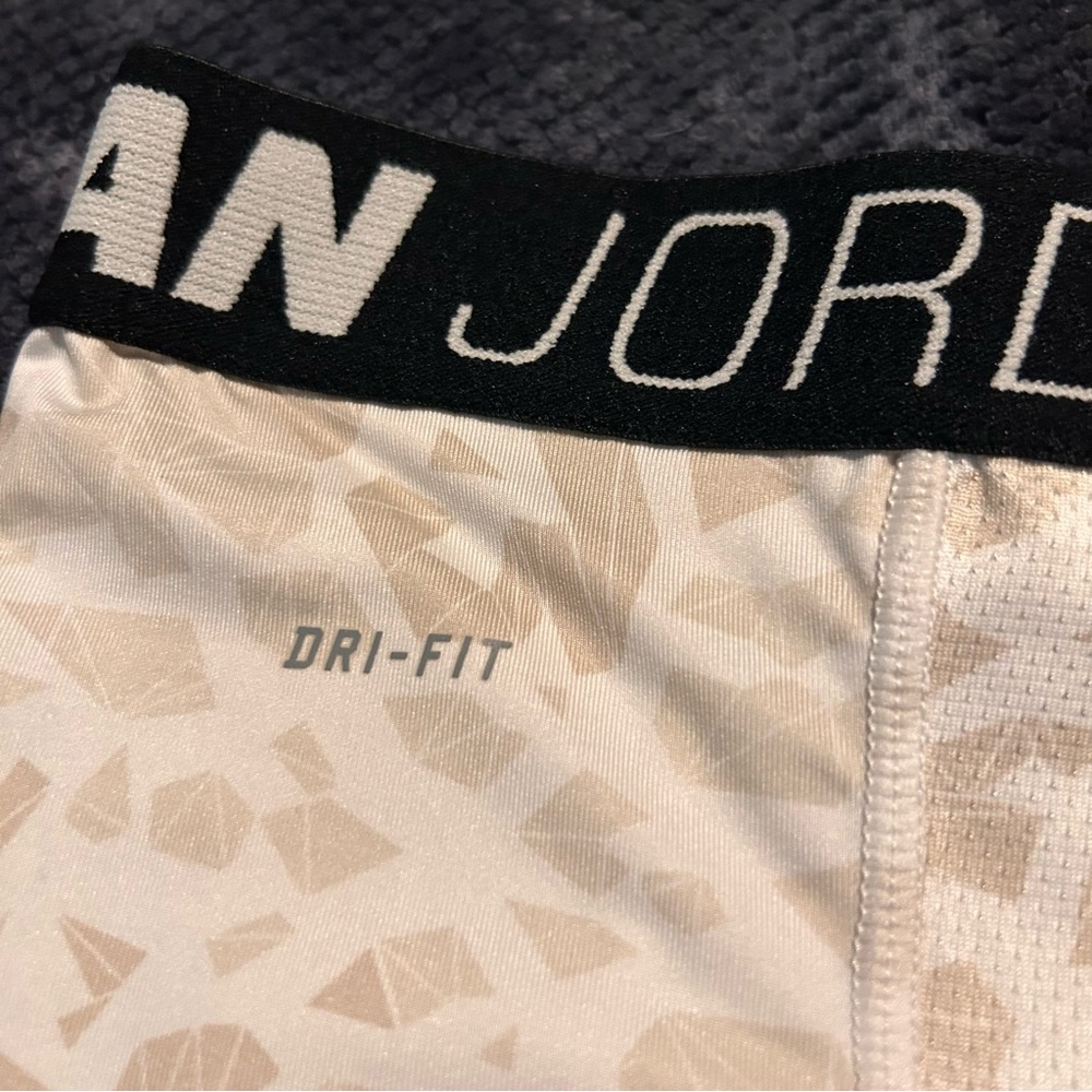 Nike Jordan Training Tights‎ Beige White Boy's size Medium M Base Layer - Picture 5 of 9